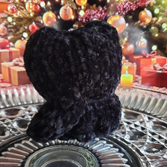 Handcrafted knit chenille kitty - Picture 4 of 7
